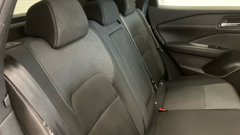 Nissan Qashqai 1.3 DiG-T MH N-Connecta 5dr Petrol Hatchback